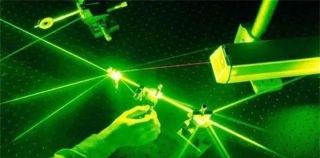 中国激光武器核心技术垄断全球!美国只能干着急苦研15年未果(图3) 中国激光武器核心技术垄断全球!美国只能干着急苦研15年未果(图3)