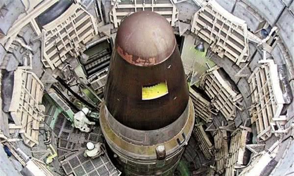 中国激光武器多厉害？打破美国4年记录千米外穿透5毫米钢板