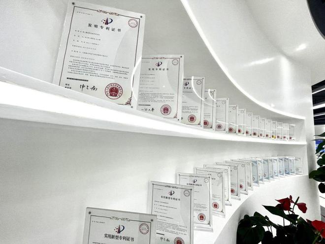 走访智能汽车制造名企大族激光拥抱逆向创新技术模式(图10) 走访智能汽车制造名企大族激光拥抱逆向创新技术模式(图10)