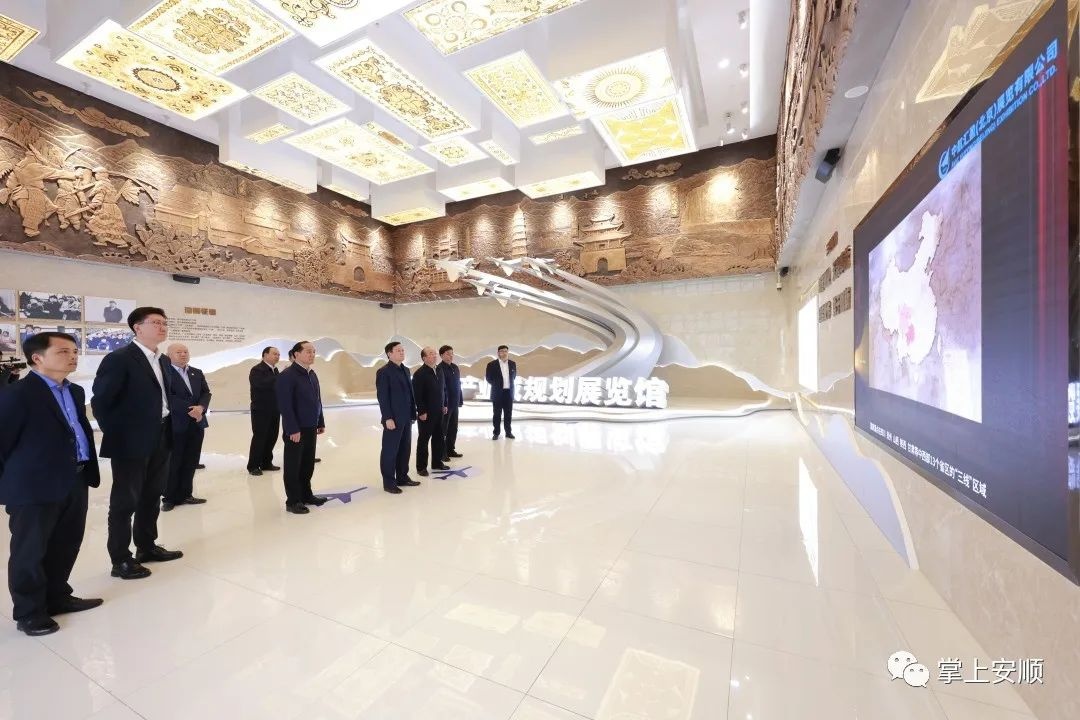 中国商飞公司党委书记、董事长贺东风到安顺考察(图3) 中国商飞公司党委书记、董事长贺东风到安顺考察(图3)