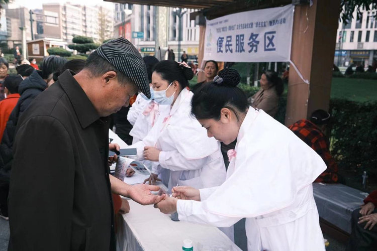 宜宾叙州：“和谐文化·缤纷社区”文化节增进家庭之间的交流(图2)