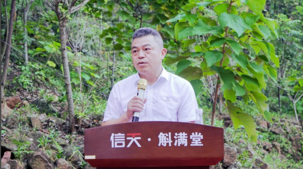 信天大浪坝基地500亩金钗石斛认养揭牌仪式落幕助力乡村振兴(图4) 信天大浪坝基地500亩金钗石斛认养揭牌仪式落幕助力乡村振兴(图4)