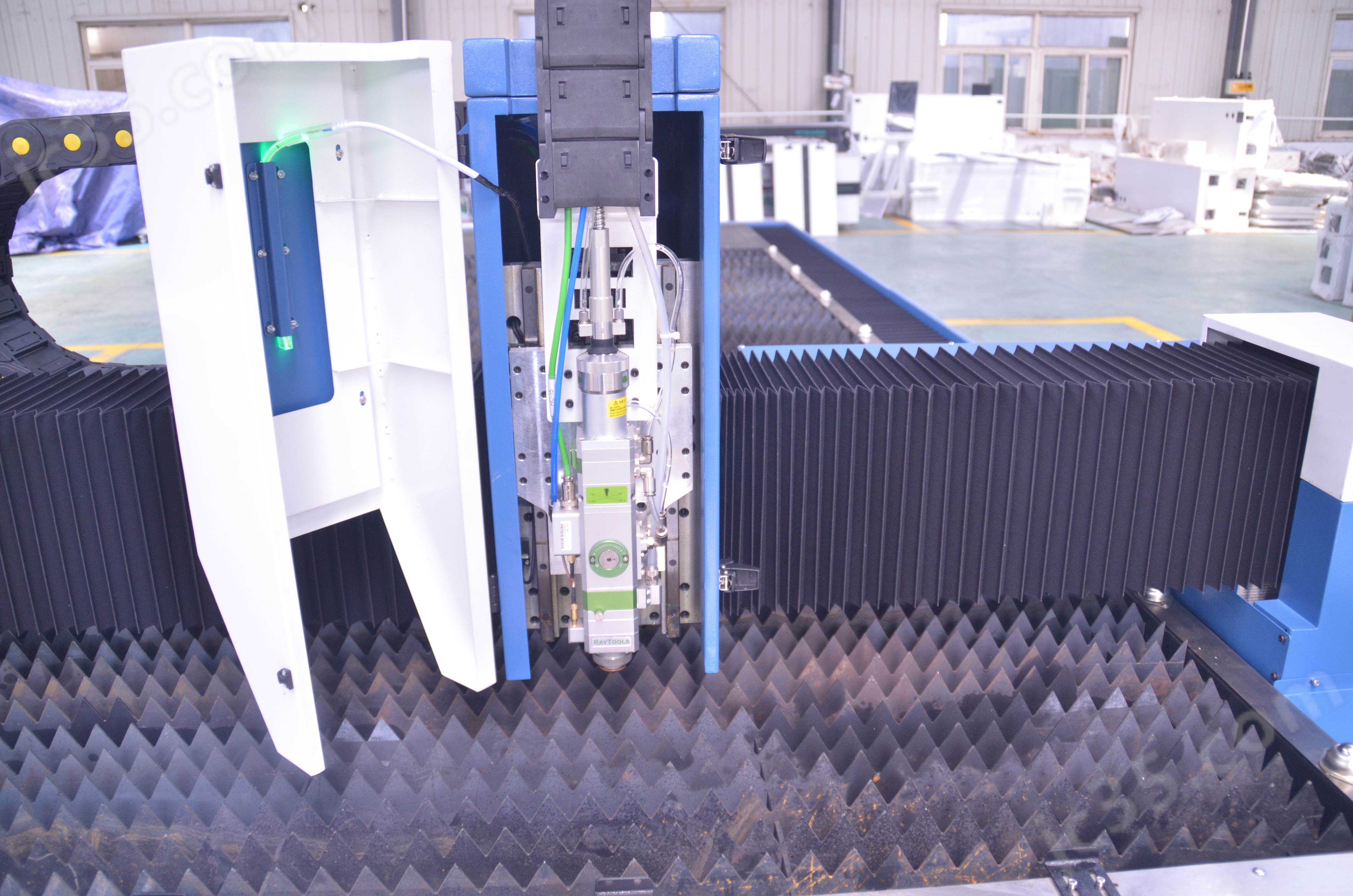 XWD-3015光纤激光不锈钢激光切割机