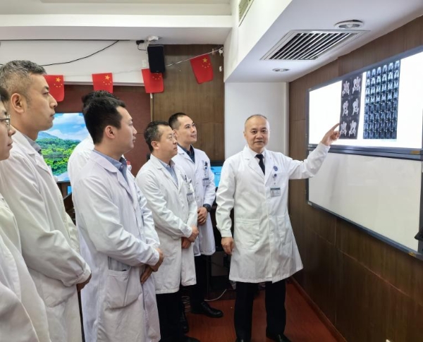 一束激光 实现体内异物“精准、微创、智能”取出(图3) 一束激光 实现体内异物“精准、微创、智能”取出(图3)
