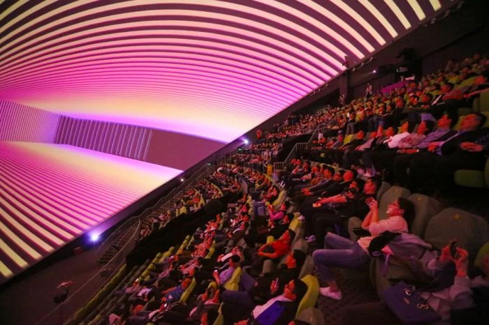 中国科学技术馆首部球幕4K影片《群星闪耀的夜空》首映SHARPNEC双色激光投影机点亮现场(图4) 中国科学技术馆首部球幕4K影片《群星闪耀的夜空》首映SHARPNEC双色激光投影机点亮现场(图4)
