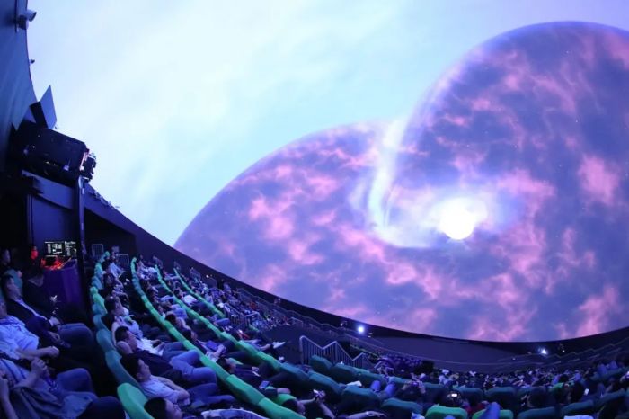 中国科学技术馆首部球幕4K影片《群星闪耀的夜空》首映SHARPNEC双色激光投影机点亮现场(图6) 中国科学技术馆首部球幕4K影片《群星闪耀的夜空》首映SHARPNEC双色激光投影机点亮现场(图6)