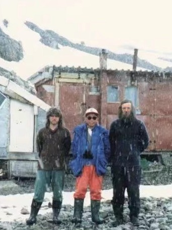 冰原磨砺青春出彩——武汉大学南北极科学考察团队40年纪事(图2) 冰原磨砺青春出彩——武汉大学南北极科学考察团队40年纪事(图2)