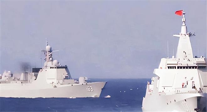 中国首艘055B导弹巡洋舰将下水预计不少于8艘配备激光武器?(图5) 中国首艘055B导弹巡洋舰将下水预计不少于8艘配备激光武器?(图5)