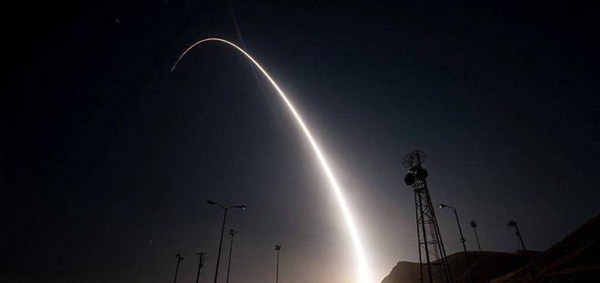 中国潜艇要弯道超车了？港媒曝光：中国或在研究潜艇激光打卫星！(图5)