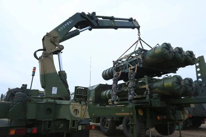 看到美国测试的新型激光武器再看中国LW-60激光武器差距有了