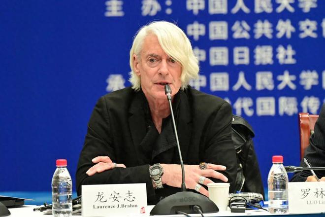 简介一位热爱中国文化和功夫的美国人——龙安志
